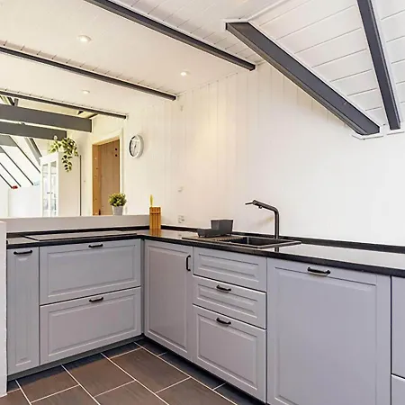 Four-bedroom In 39 Holiday home