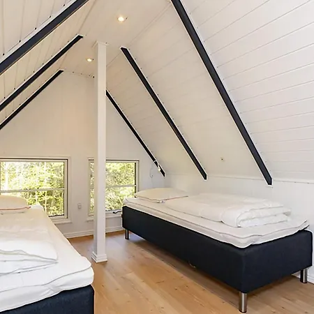 Four-bedroom In 39 Holiday home *